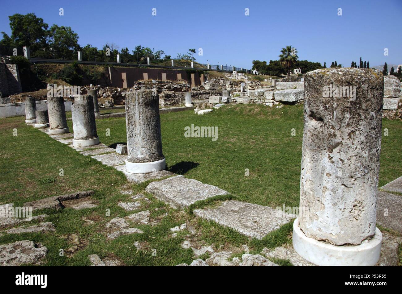 ARTE GRIEGO. GRECIA. Vista de Las ruinas del CERAMICO (KERAMEIKOS), antiguamente ocupada por un Cementerio y una acrópolis. El Nombre deriva del antiguo Demos (Barrio) del Cerámico o de los Alfareros. Las mejores del POMPEION construido en la segunda Mitad del siglo V ein. C. y reconstruido De épocas posteriores De ahí salían las Panateneas en cortejo para Subir al Partenón. ATENAS. Stockfoto