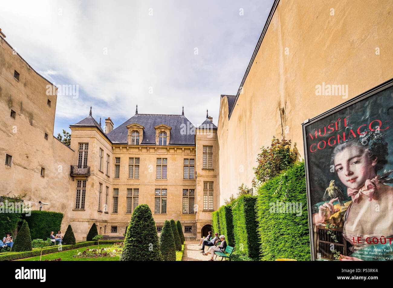 Jardin Lazare-Cachline ist ein kleiner formeller Garten im Pariser Viertel Marais Stockfoto