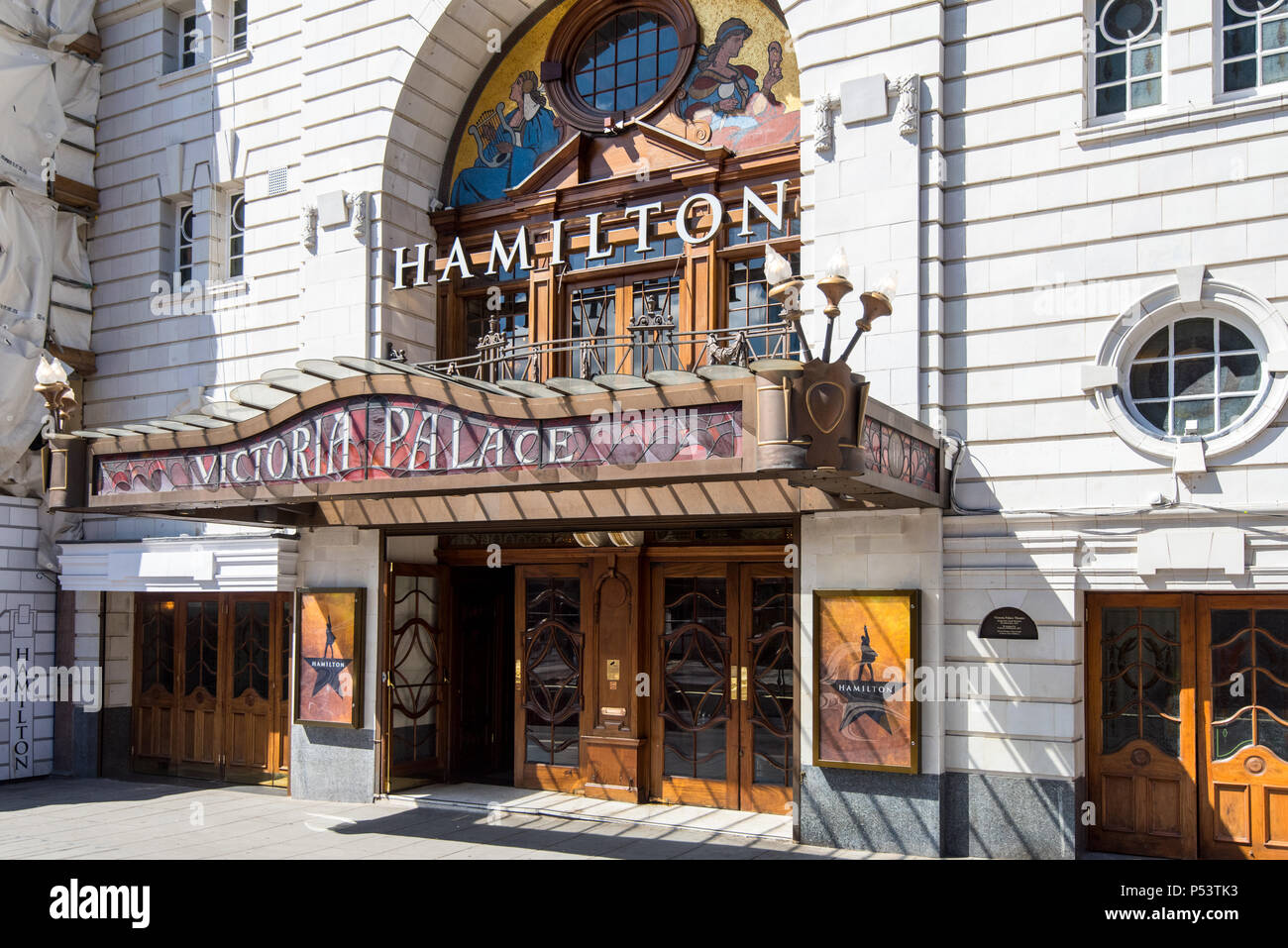 LONDON, Großbritannien - 18 May 2018: Das Victoria Palace Theatre die derzeit Hamilton angezeigt. Stockfoto