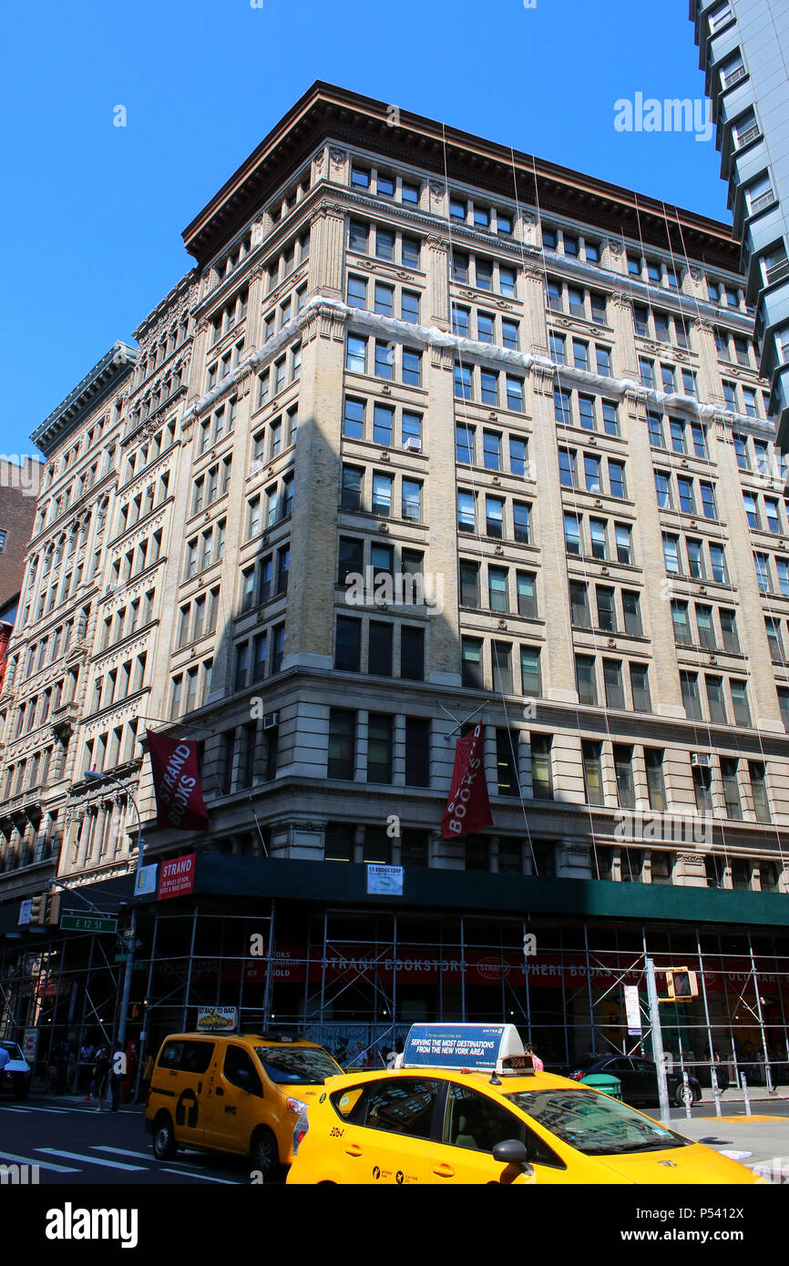 NEW YORK, NY - 5. JULI: Strand Buchhandlung, für seine "18 Meilen Bücher" Slogan bekannt ist, ist der New York gut unabhängige Buchhandlung kennen. Manhattan o Stockfoto