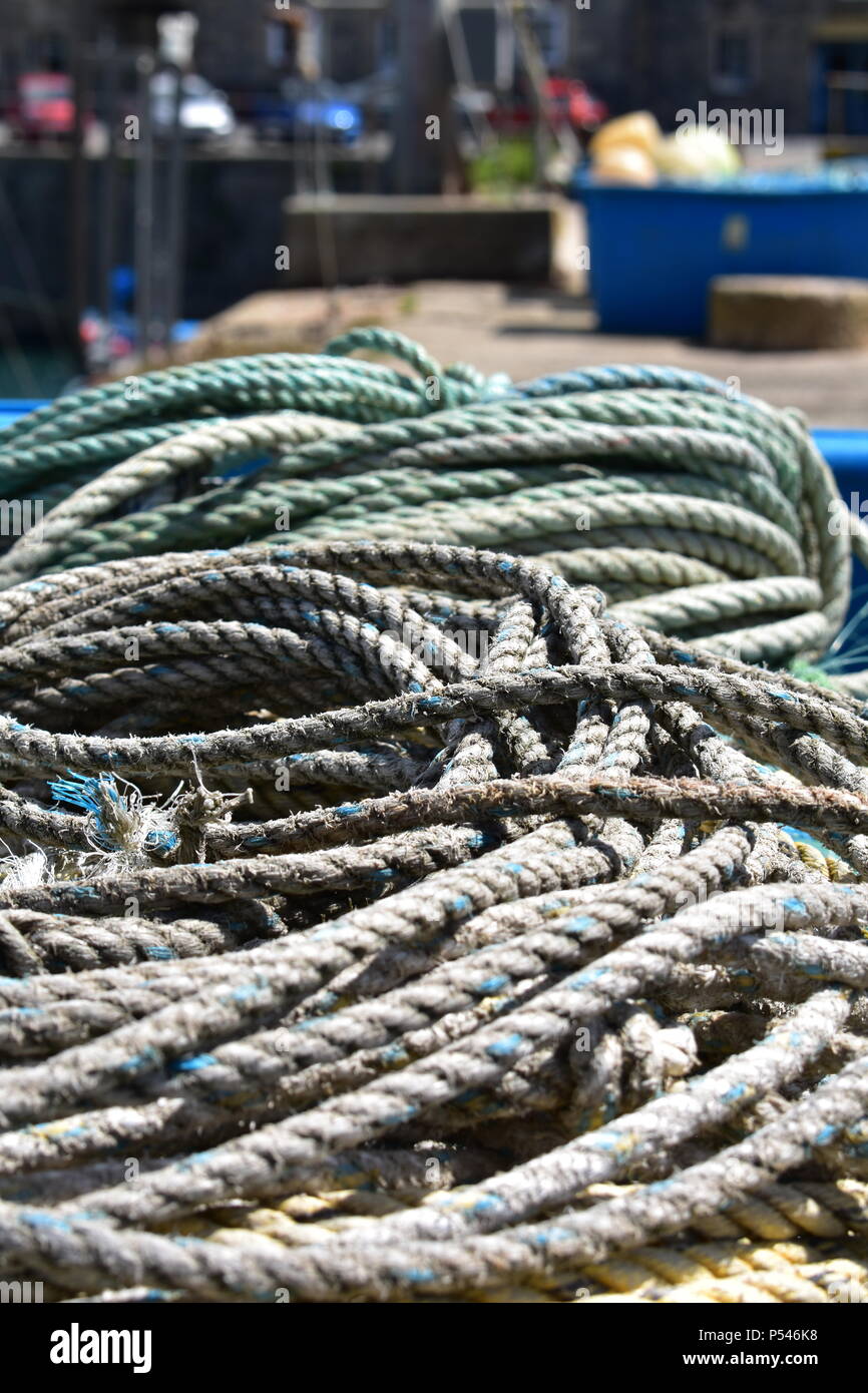 Angeln Seil auf Kai Camborne Cornwall Stockfoto