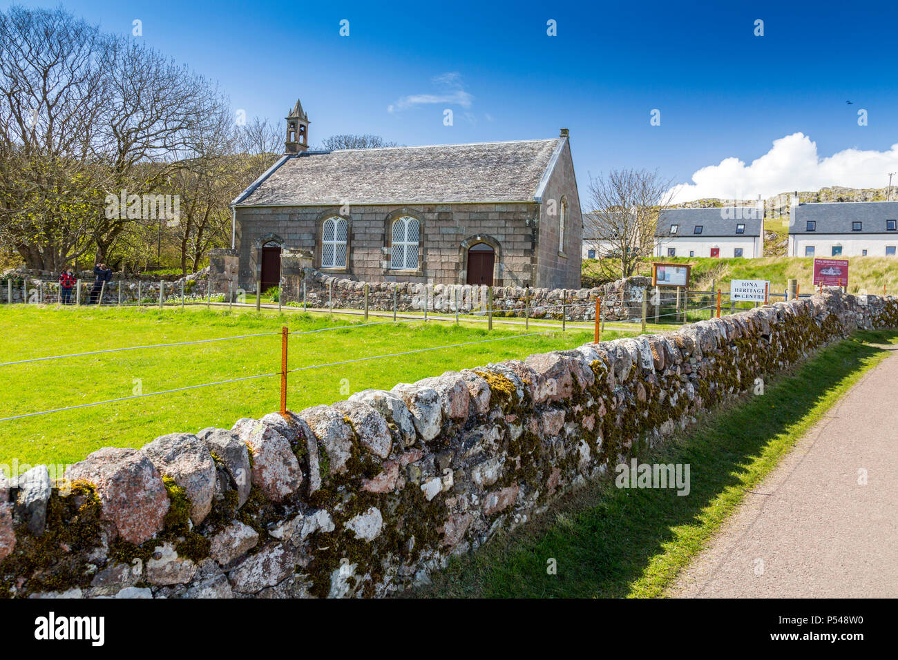 Die malerische Pfarrkirche, gebaut von Thomas Telford auf der Hebriden Insel Iona, Argyll und Bute, Schottland, Großbritannien Stockfoto