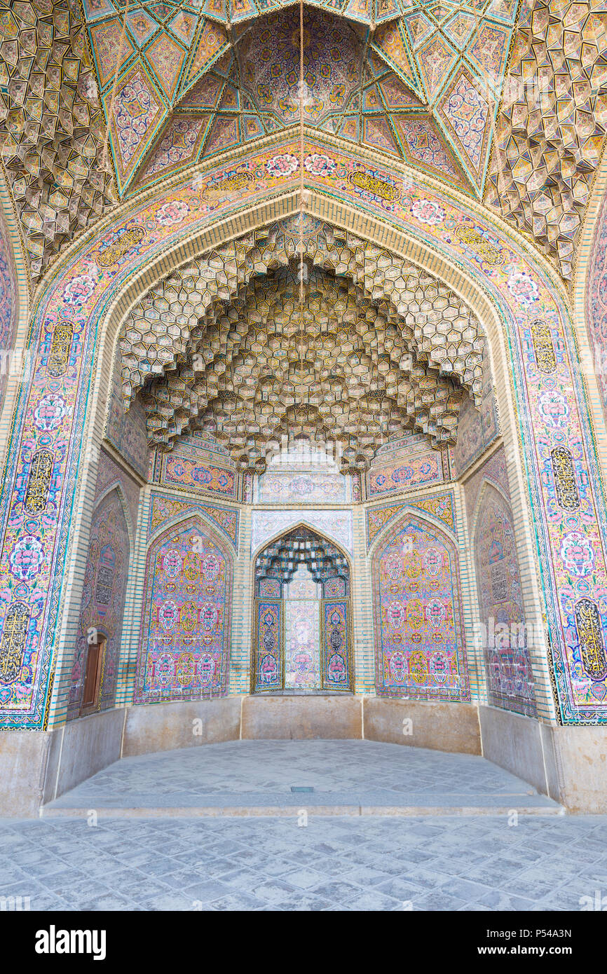 Masjed-e Nasir al-molk, auch als rosa Moschee, Shiraz, Iran Stockfoto