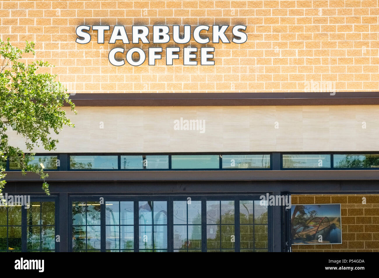 Starbucks Coffee shop Storefront in lokalen Stadtteil-Einkaufszentrums Stockfoto