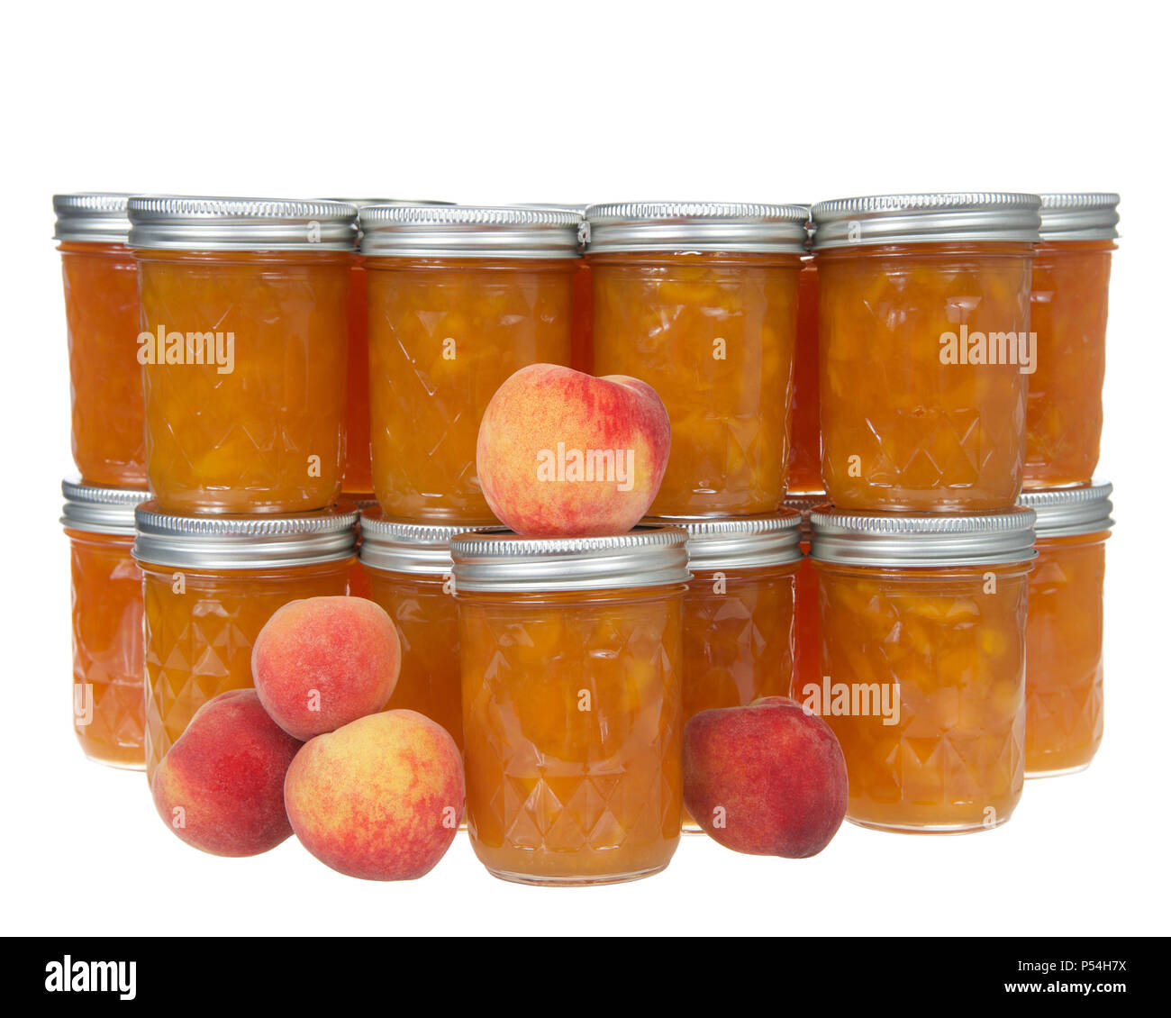 Gläser von frisch aus der Dose pfirsich Marmelade in den Zeilen auf weißem Hintergrund mit
