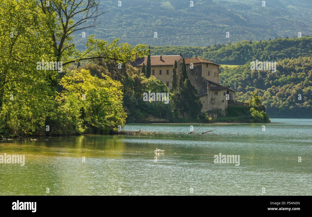 Lago di Toblino und dem berühmten Schloss Toblino - Trentino Alto Adige, Italien Stockfoto