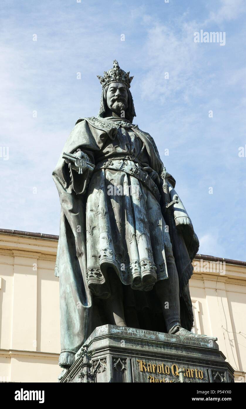 Karl IV. von Luxemburg, ich von Böhmen und IV in Deutschland (1316-1378). Kaiser des Heiligen römischen Reiches und König von Böhmen. Statue in der Nähe der Charles Brücke, 1848. Prag. Der Tschechischen Republik. Stockfoto