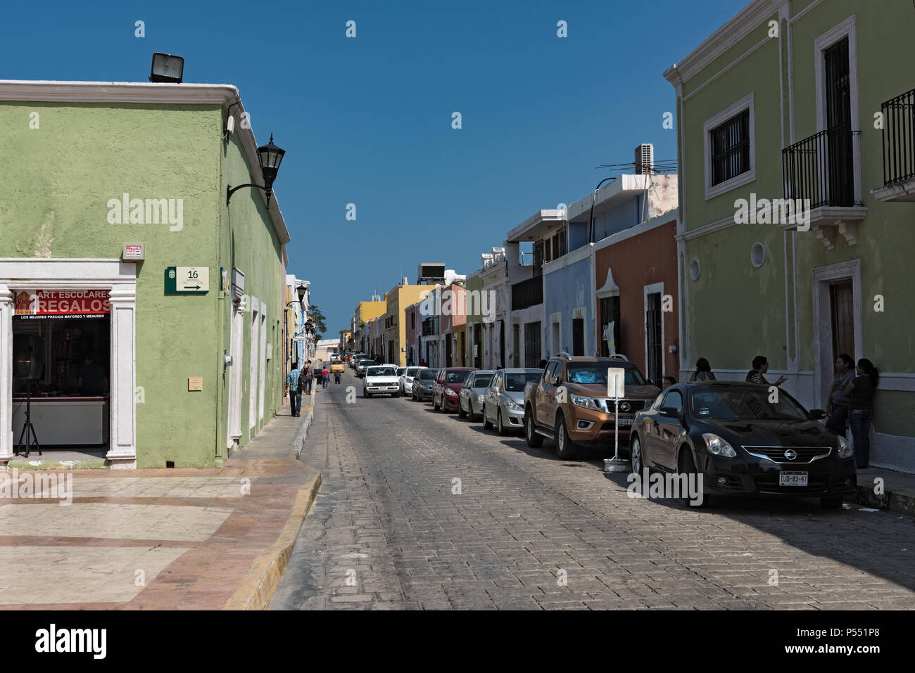 Enge Gasse in der Altstadt von Campeche, Mexiko Stockfoto