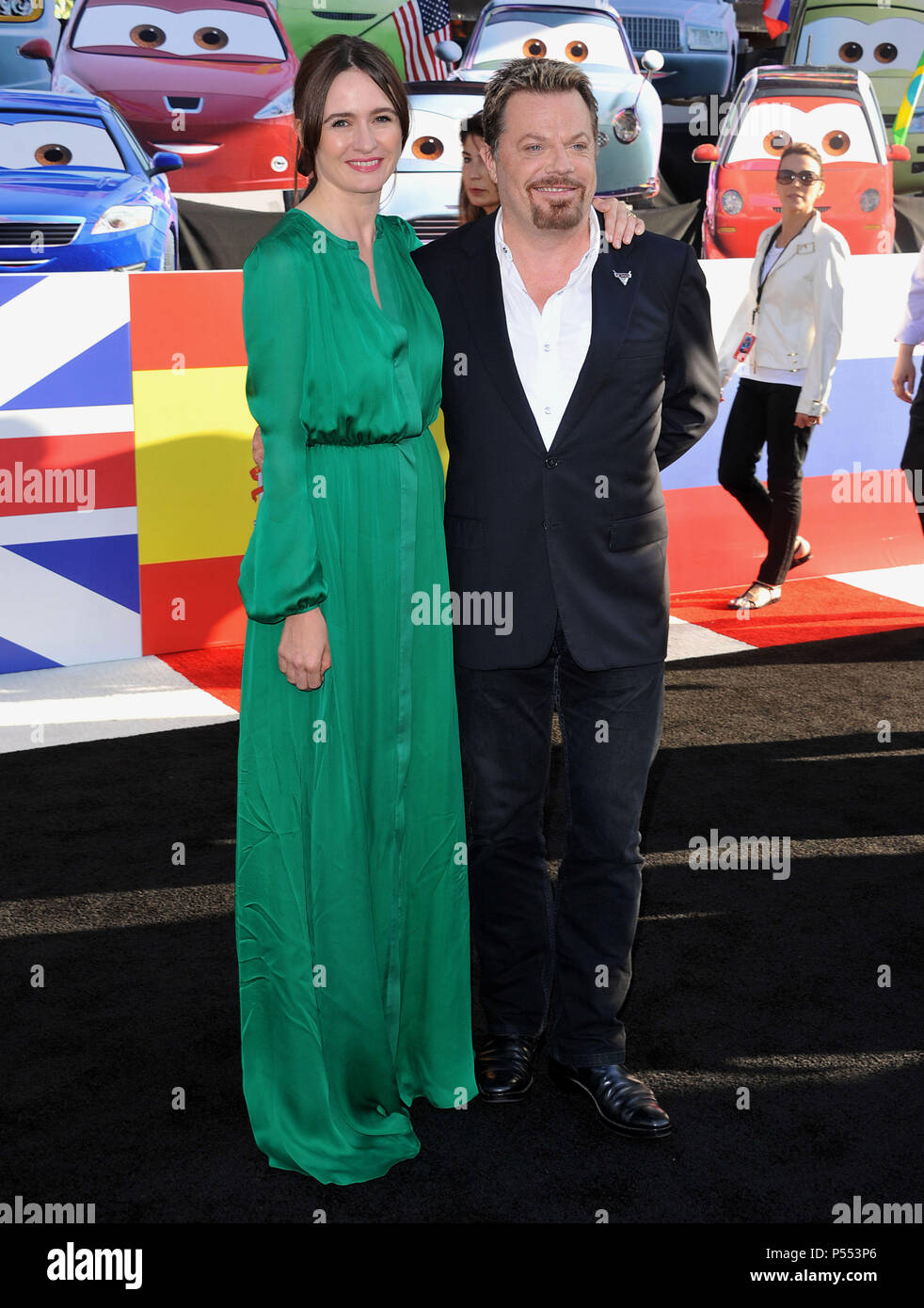 Emily Mortimer, Eddie Izzard auf Autos 2 Premiere am El Capitan Theatre in Los Angeles. a Emily Mortimer, Eddie Izzard 11 - - - - - - - - - - - - - Red Carpet Event, Vertikal, USA, Filmindustrie, Prominente, Fotografie, Bestof, Kunst, Kultur und Unterhaltung, Topix Prominente Fashion/Vertikal, Besten, Event in Hollywood Leben - Kalifornien, Roter Teppich und backstage, USA, Film, Stars, Film Stars, TV Stars, Musik, Promis, Fotografie, Bestof, Kunst, Kultur und Unterhaltung, Topix, Vertikal, Familie von aus dem Jahr 2011, Anfrage tsuni@Gamma-USA.com Mann und Stockfoto