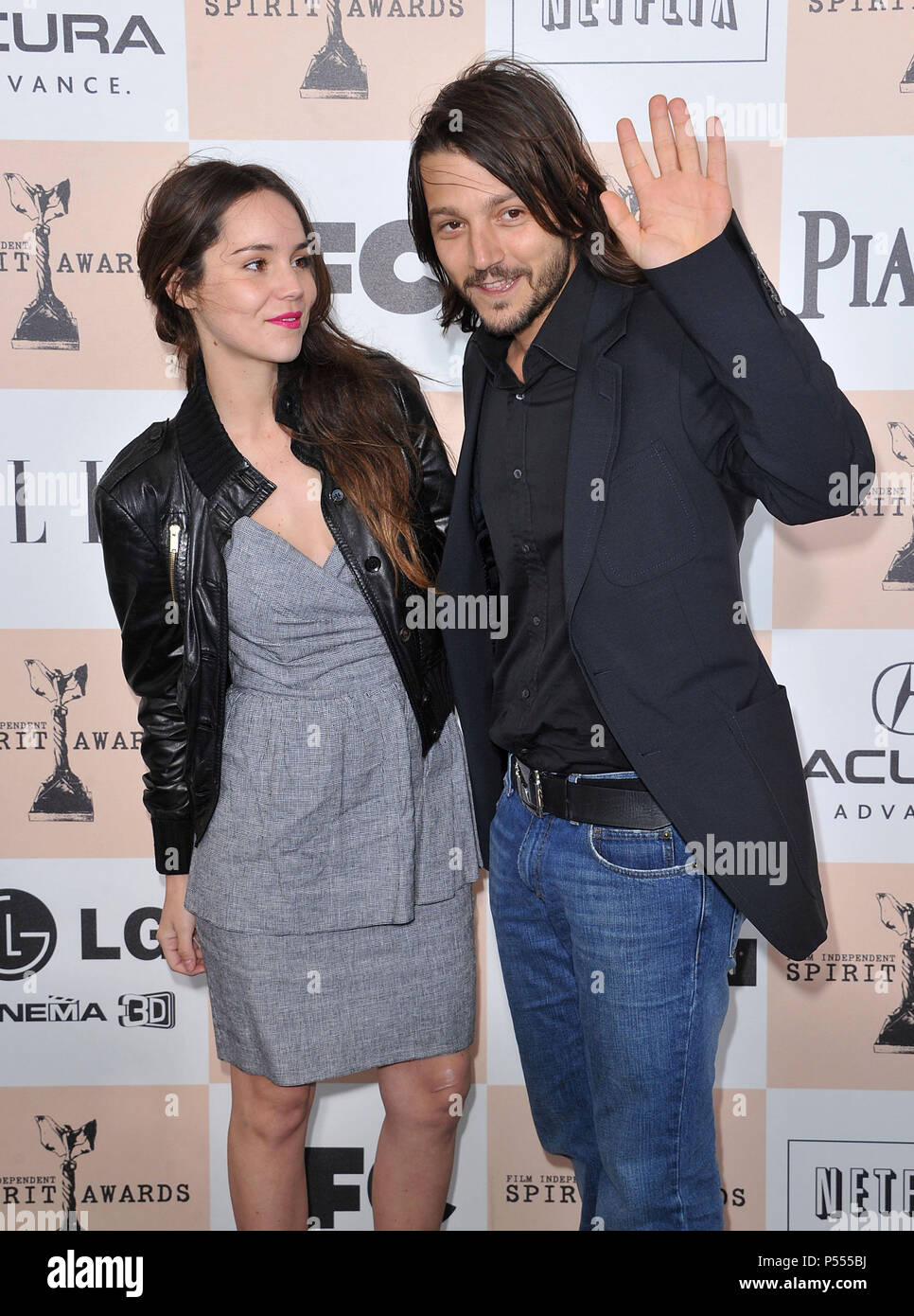 Diego Luna bei der 26 Spirit Awards, Film IndependantÕs 2011 am Strand von Santa Monica in Los Angeles. Diego Luna und Frau 25 - - - - - - - - - - - - - Red Carpet Event, Vertikal, USA, Filmindustrie, Prominente, Fotografie, Bestof, Kunst, Kultur und Unterhaltung, Topix Prominente Fashion/Vertikal, Besten, Event in Hollywood Leben - Kalifornien, Roter Teppich und backstage, USA, Film, Stars, Film Stars, TV Stars, Musik, Promis, Fotografie, Bestof, Kunst, Kultur und Unterhaltung, Topix, Vertikal, Familie von aus dem Jahr 2011, Anfrage tsuni@Gamma-USA.com Mann Stockfoto