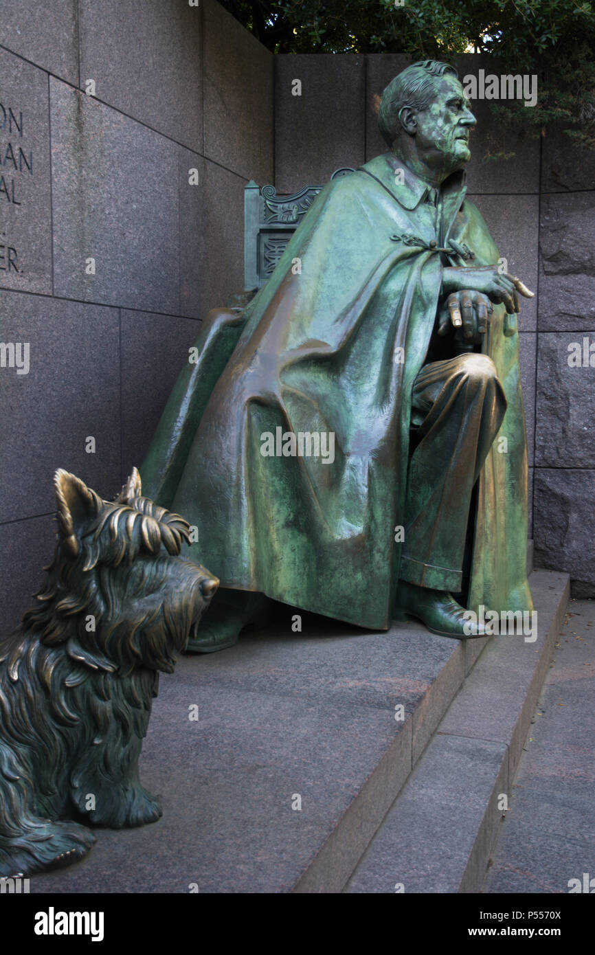 FDR Memorial, mit einer Statue von Franklin Delano Roosevelt und sein Hund Fala. Washington, DC, USA Stockfoto