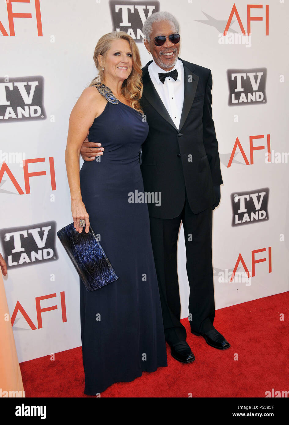 Morgan Freeman, Frau an der AFI ehrt Morgan Freeman auf der Sony Studio Lot in Culver City. Morgan Freeman, Frau 23 - - - - - - - - - - - - - Red Carpet Event, Vertikal, USA, Filmindustrie, Prominente, Fotografie, Bestof, Kunst, Kultur und Unterhaltung, Topix Prominente Fashion/Vertikal, Besten, Event in Hollywood Leben - Kalifornien, Roter Teppich und backstage, USA, Film, Stars, Film Stars, TV Stars, Musik, Promis, Fotografie, Bestof, Kunst, Kultur und Unterhaltung, Topix, Vertikal, Familie von aus dem Jahr 2011, Anfrage tsuni@Gamma-USA.com Mann und Frau Stockfoto