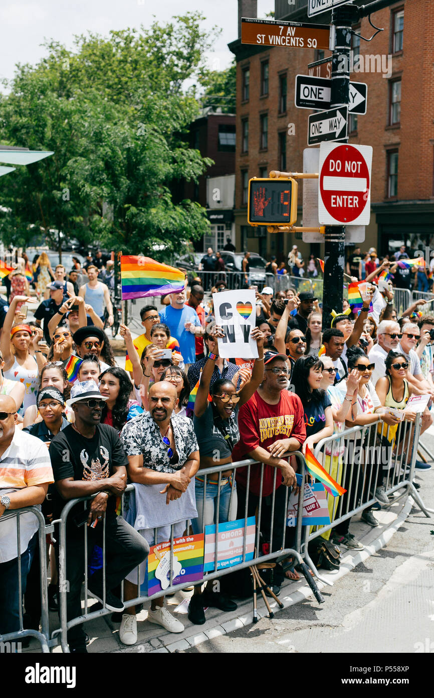 An der New York Pride Parade am 24. Juni 2018 übernommen. Credit: Shauna Hundeby/Alamy leben Nachrichten Stockfoto