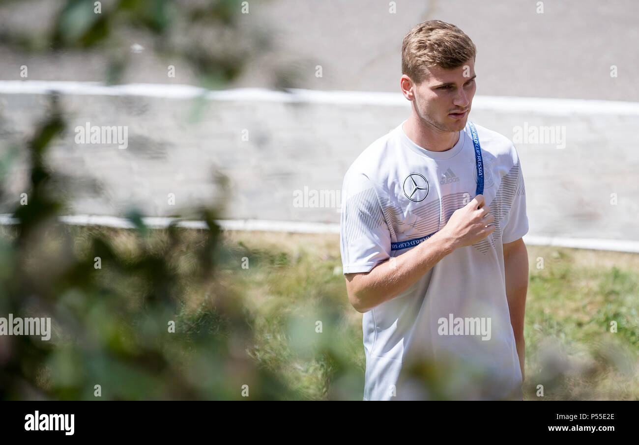Vatutinki, Russland. 25. Juni 2018. Timo Werner (Deutschland) Spaziergänge an den DFB Pressekonferenz GES/fussball/WM Russland 2018: DFB Pressekonferenz, Moskau/Vatutinki, 25.06.2018 GES/fussball/fussball/WM 2018 Russland: DFB Pressekonferenz, Moskau/Watutinki, Juni 25, 2018 | Verwendung der weltweiten Kredit: dpa/Alamy leben Nachrichten Stockfoto