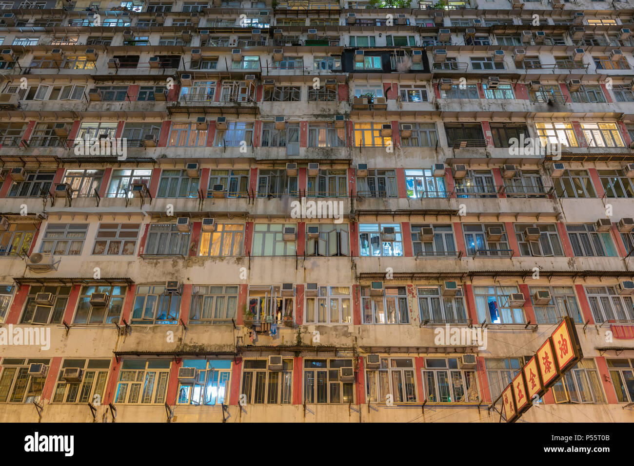 Wohnhaus in Hongkong überfüllt Stockfoto