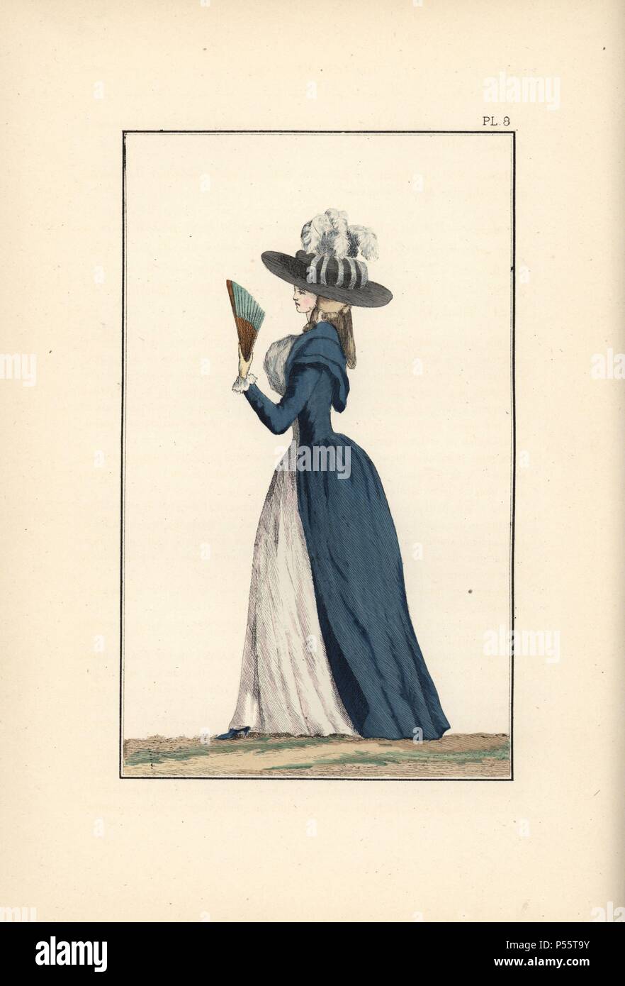 Eine Frau trägt einen dunklen Schiefer - Blau redingote mit drei Halsbänder. Handcolorierte Lithographie von "Moden und Gebräuche der Marie Antoinette und ihre Zeiten, "Le Comte de Reiset, Paris, 1885. Das Journal der Madame Eloffe, Schneiderin und Bettwäsche - Kaufmann der Königin und Damen des Hofes. Stockfoto