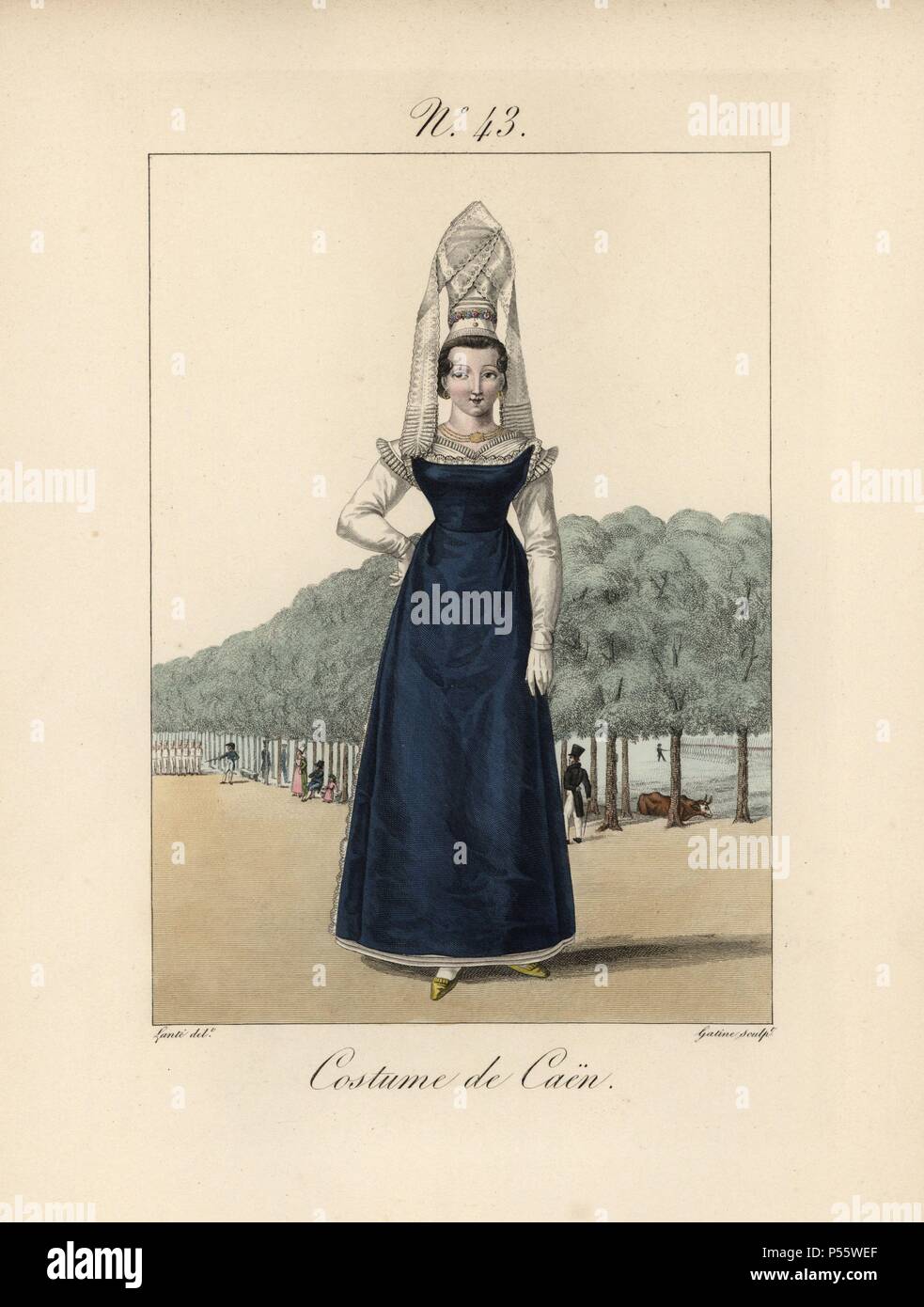 Kostüm von Caen. Die Motorhaube ist von großer Höhe, mit den Schleier über der Krone von künstlichen Blumen bis zu einem Punkt, wie ein Hut verdreht. Handcolorierte mode Platte Illustration von LANTE von Gatine von louis-marie's Lante' Kostüme des Gravierten femmes du Pays de Caux", 1827/1885. Mit ihren hohen Elsässischen spitze Hüte, die Frauen von Caux und der Normandie waren berühmt für die Eleganz und Stil. Stockfoto