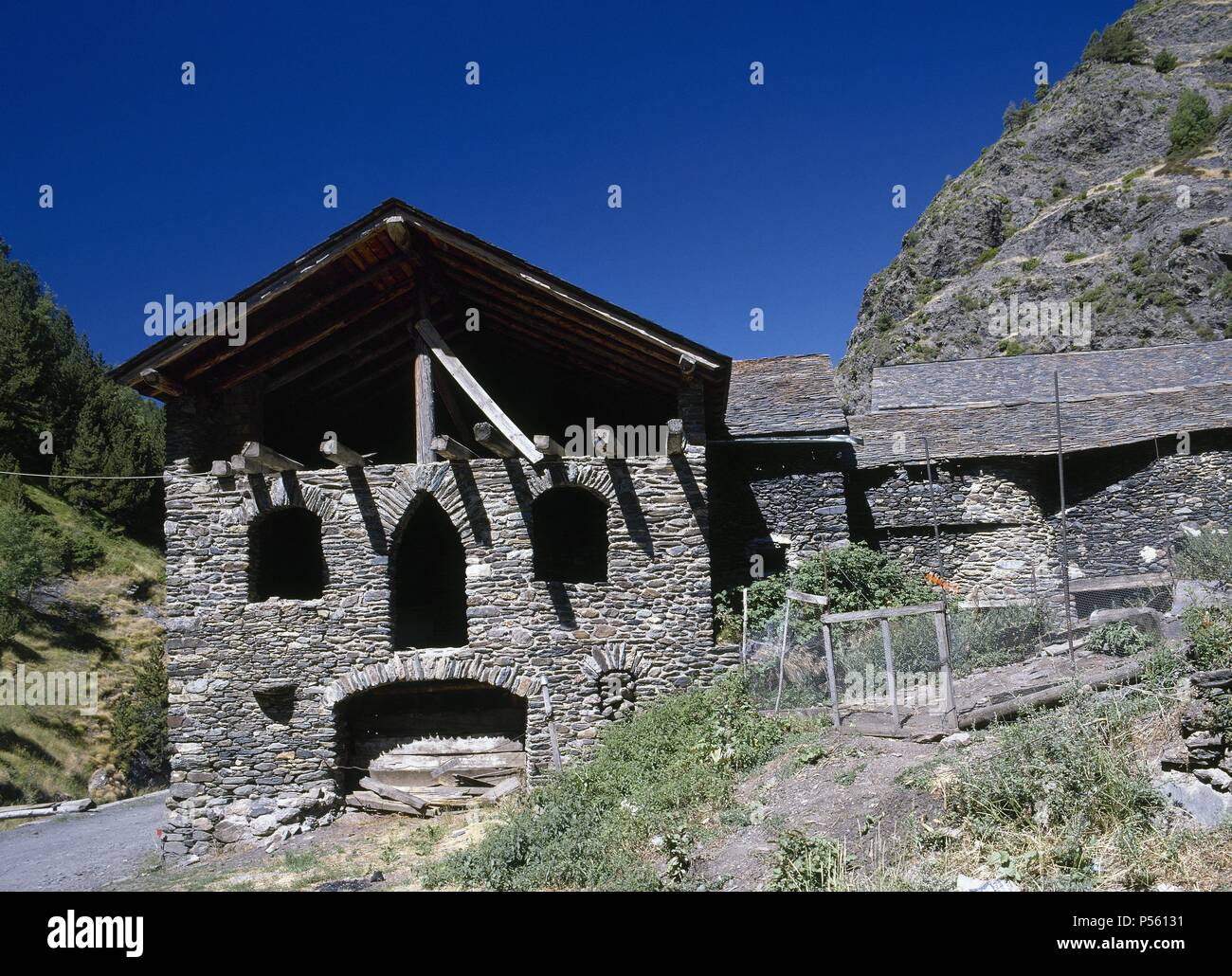 CATALUÑA. TOR. Vista de una de las edificaciones construida a base de Piedra de la localidad, einem 1649 m.de altitud. VALLE DE TOR. Provincia de Lleida. Comarca del Pallars Sobirà. Stockfoto