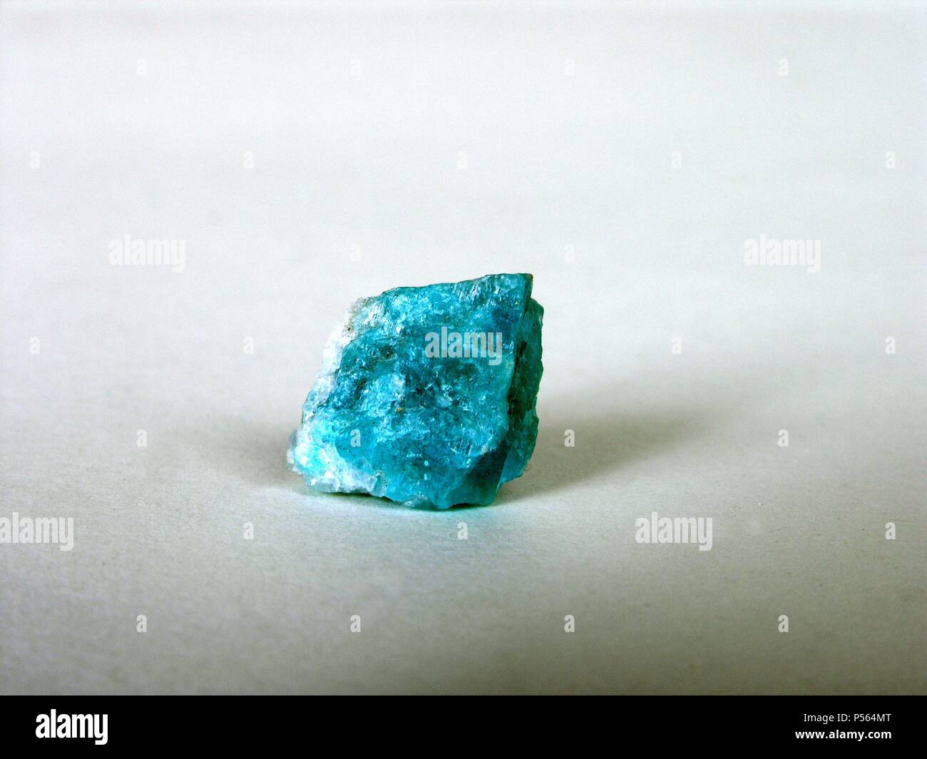 AZURITA. Carbonato básico de Cobre De bello color Azul, Cristalizado en El sistema monoclínico. Se encuentra en los yacimientos cupríferos. Como Puede utilizarse colorante. Stockfoto