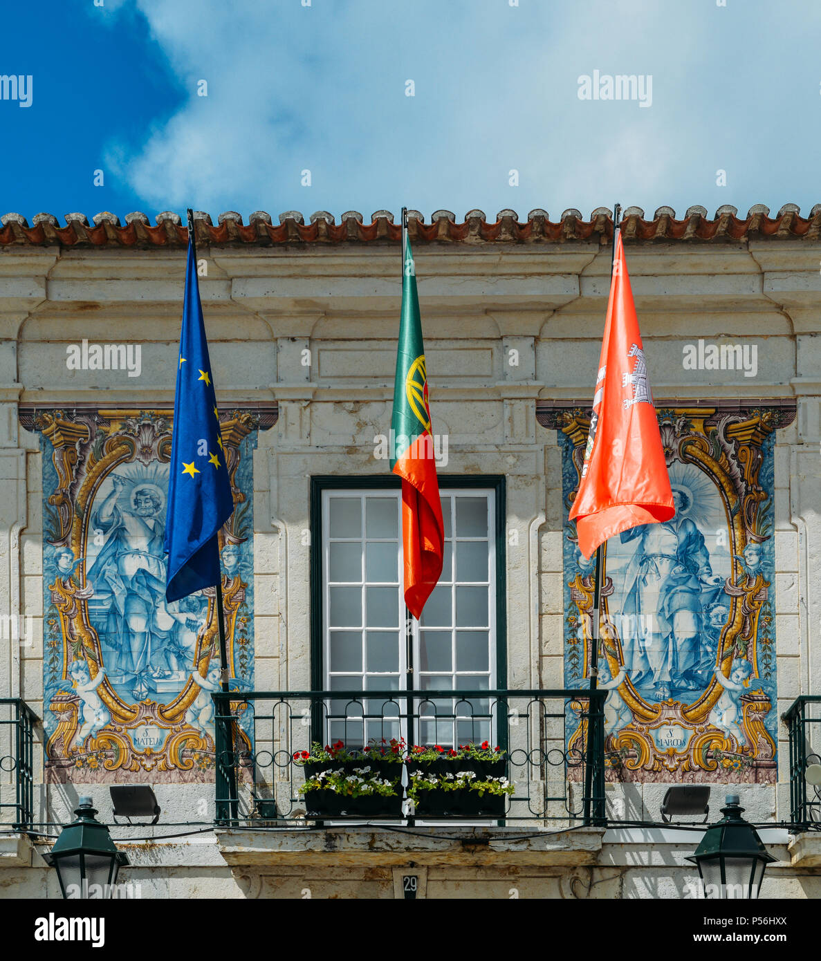 Cascais, Portugal - Juni 9, 2018: portugiesische Azulejos im Rathaus von Cascais in Portugal Stockfoto