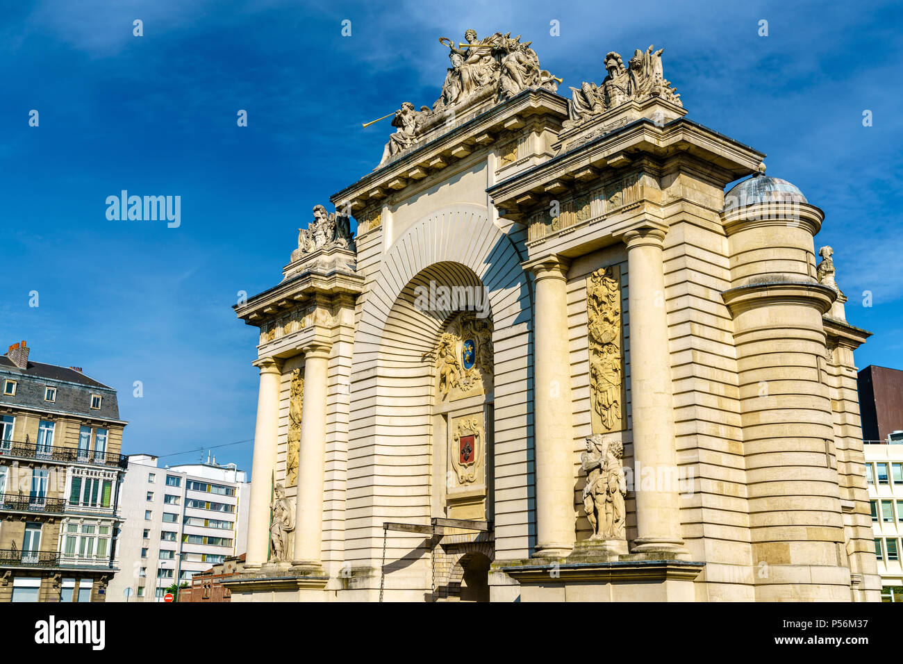 Porte de Paris, ein Triumphbogen in Lille, Frankreich Stockfoto