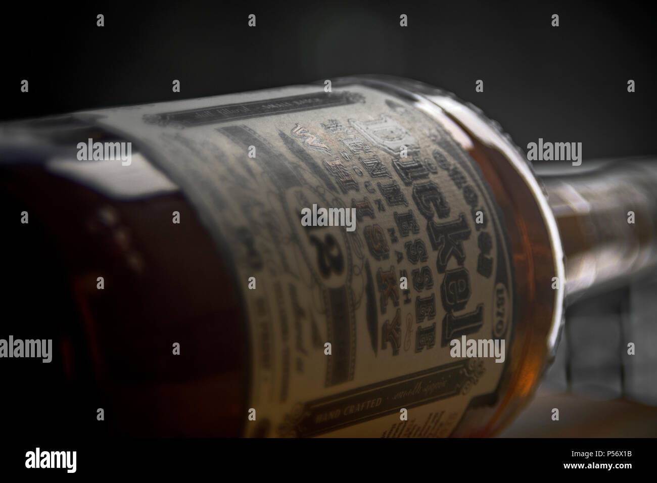 Die liegende flasche George Dickel Whisky Stockfoto