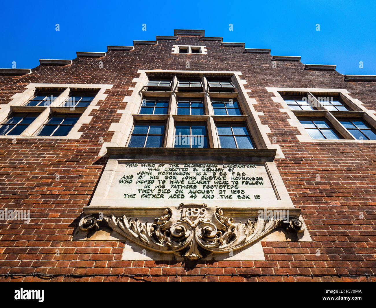 Cambridge Denkmal für John hopkinson, Physiker und Elektrotechniker und sein Sohn John Gustave Hopkinson tötete 1895 in einem Unfall. Stockfoto