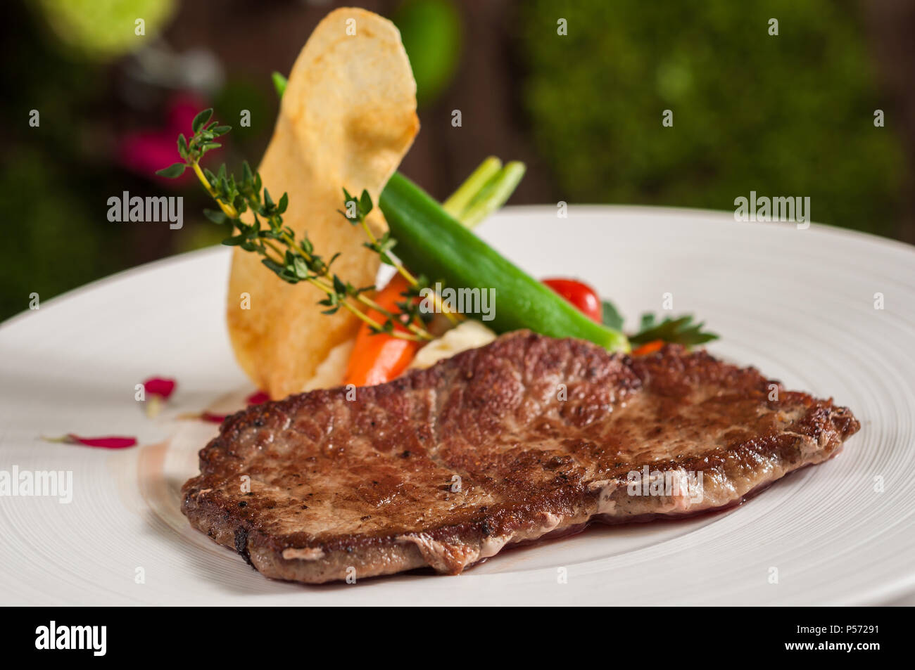 Steak mit Gemüse Stockfoto