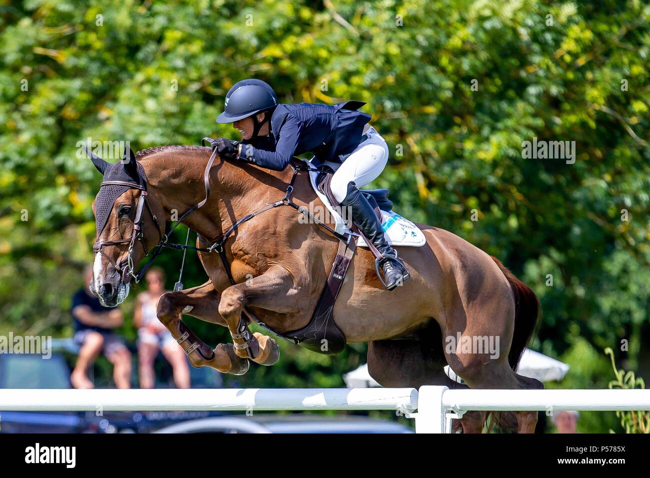 West Sussex, UK. 24 Jun, 2018. Harriet Nuttall Reiten eine haltbare herrisch. GBR. Die Al Shira'aa Derby. Die Al Shira'aa Hickstead Derby treffen. Springen. Der All England Parcours. Hickstead. West Sussex. UK. Tag 5. 24.06.2018. Credit: Sport in Bildern/Alamy leben Nachrichten Stockfoto