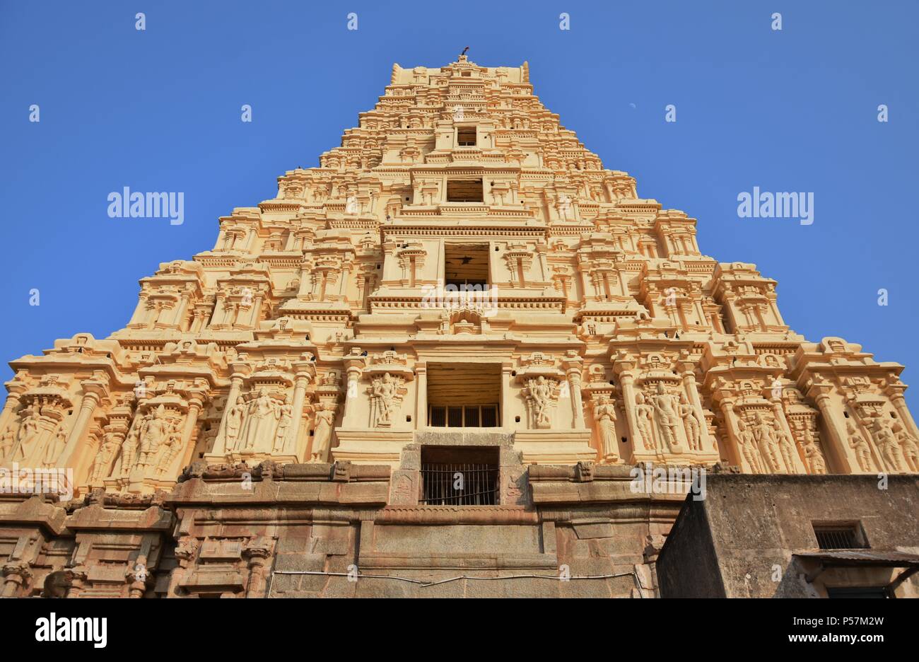 Sehr östlichen Gopura der Virupaksha Temple-Hampi, Karnataka eingerichtet. Stockfoto