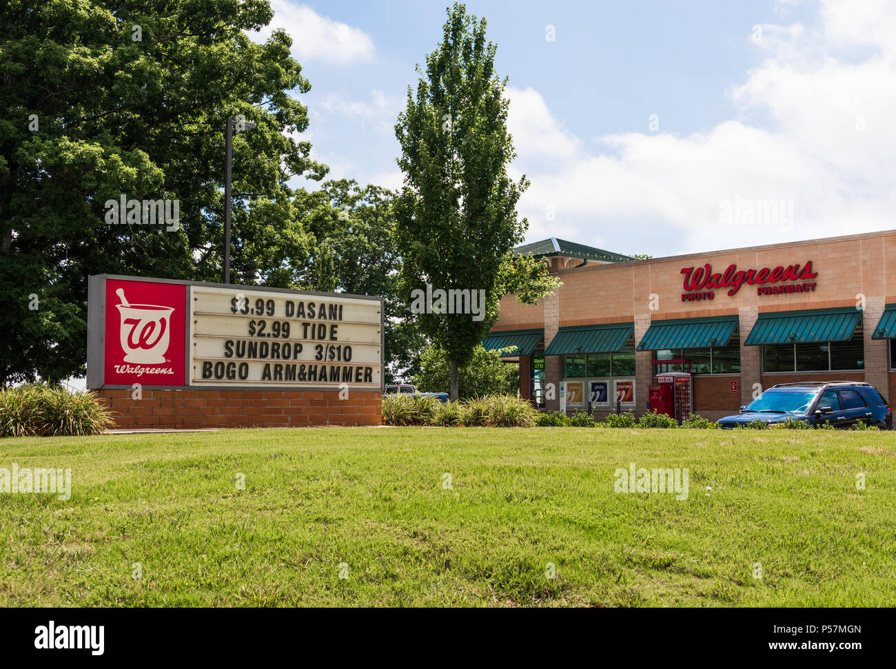 HICKORY, NC, USA-22. Juni 18: Walgreen's ist der zweitgrößte Apotheke Kette in den USA. Stockfoto