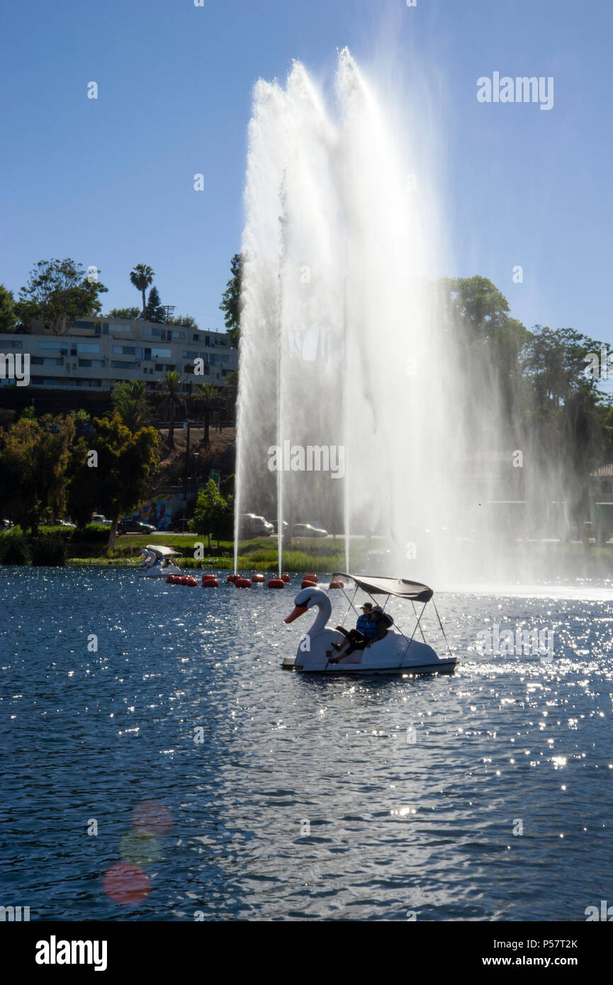 Swan Tretboote im Echo Park in Los Angeles, CA Stockfoto