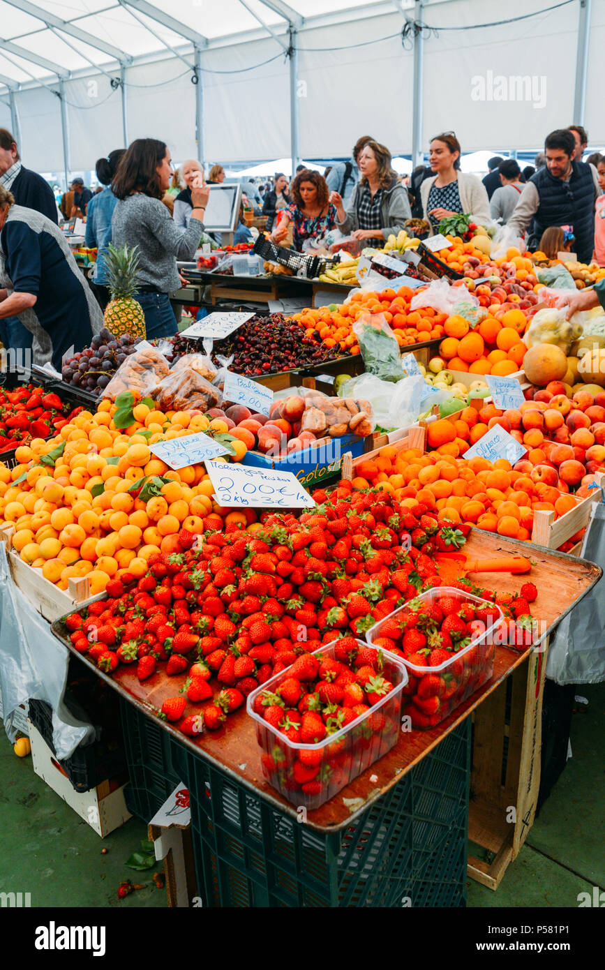 Cascais, Portugal - Juni 9th, 2018: Cascais Lebensmittelmarkt ist der richtige Ort, wenn Sie frische lokale Produkte und Fisch. Hektischsten Tage sind Mi und Sa Stockfoto