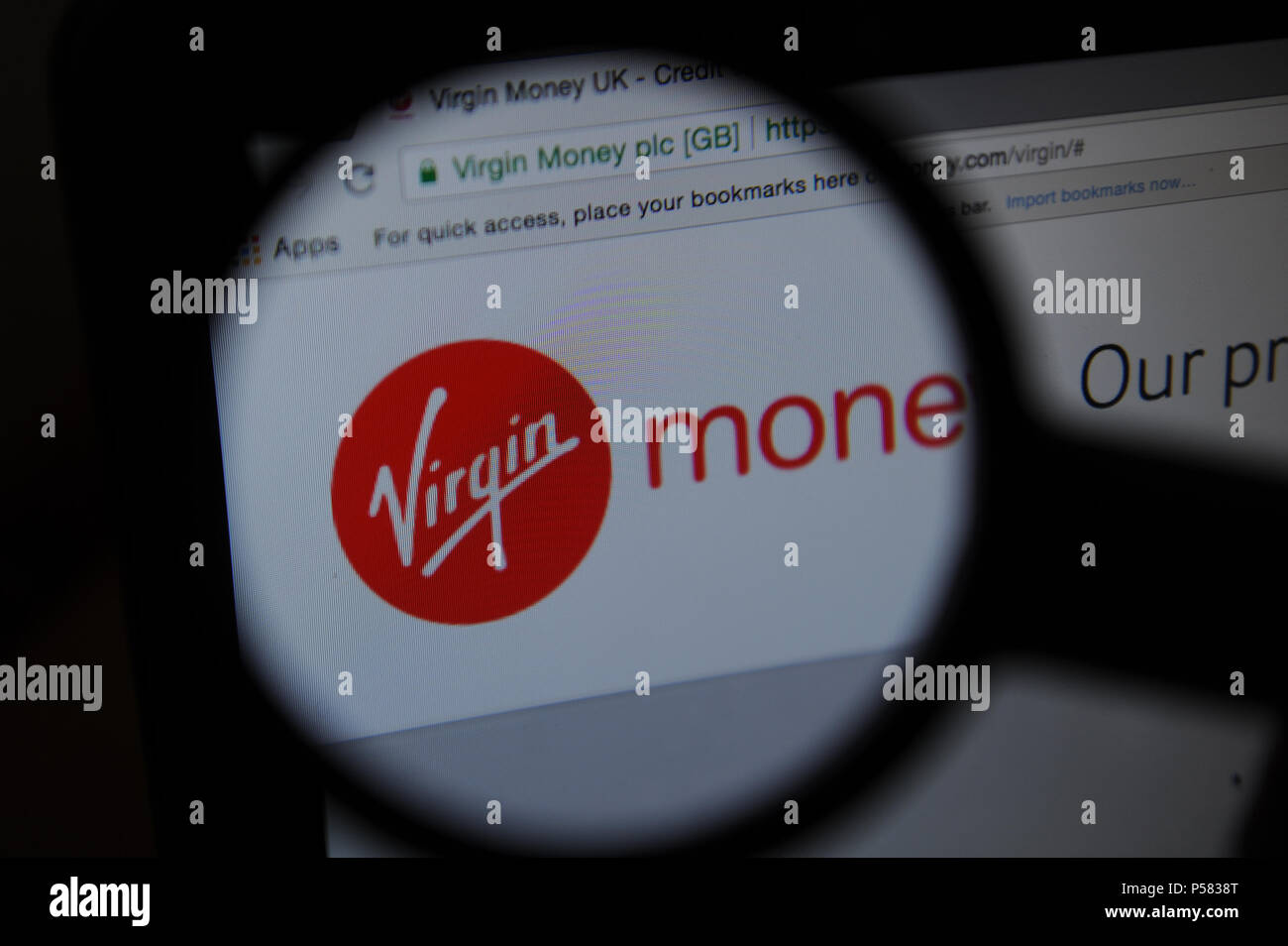 Die Virgin Money Website durch ein Vergrößerungsglas gesehen Stockfoto