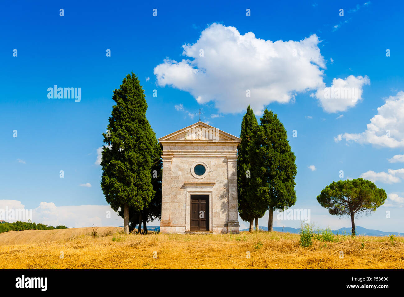 Siena, Italien - 14 August, 2013: Die Kirche der Madonna di Vitaleta ist ein UNESCO-Welterbe in der Crete Senesi, Italien Stockfoto