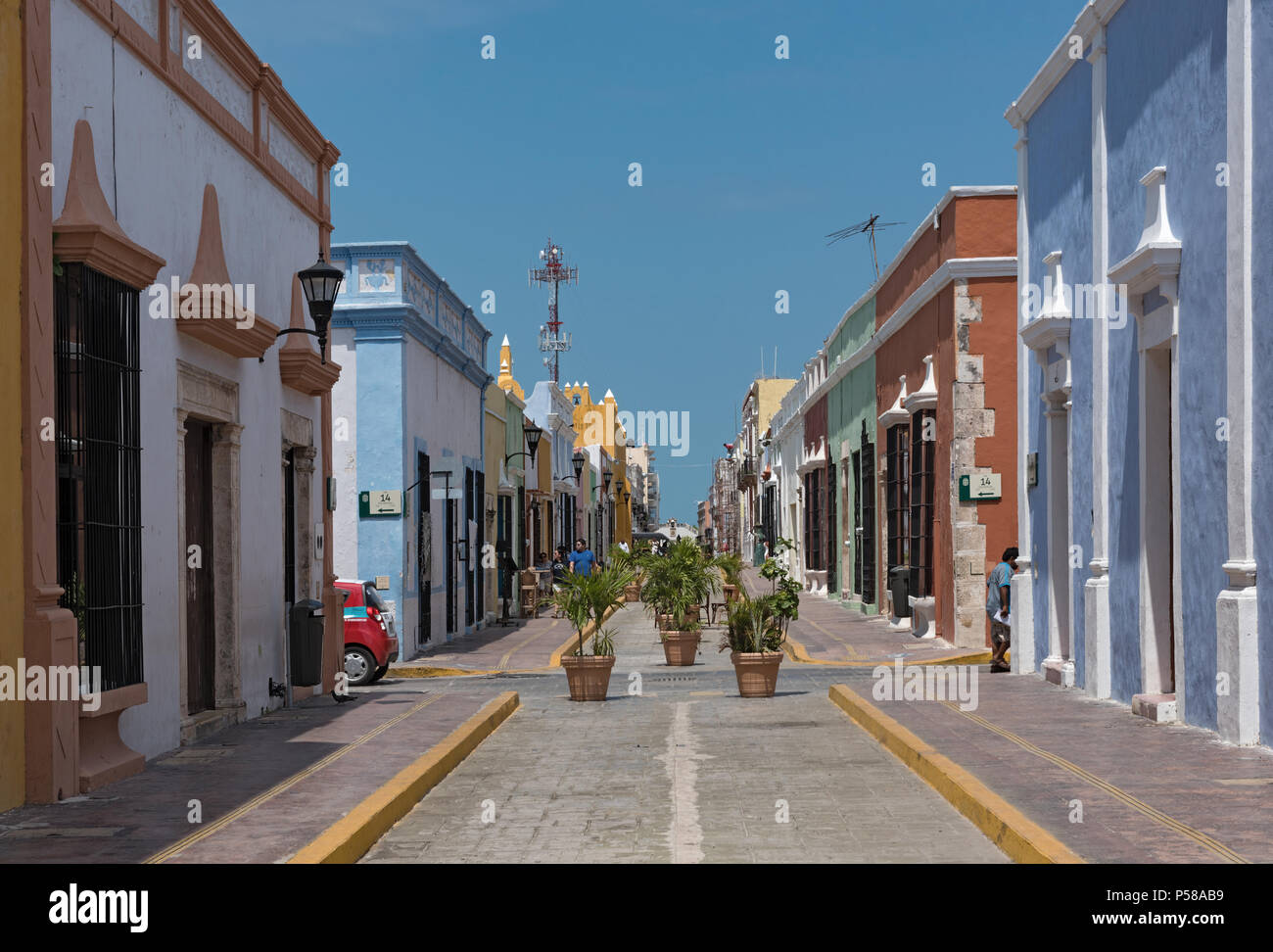 Enge Gasse in der Altstadt von Campeche, Mexiko Stockfoto