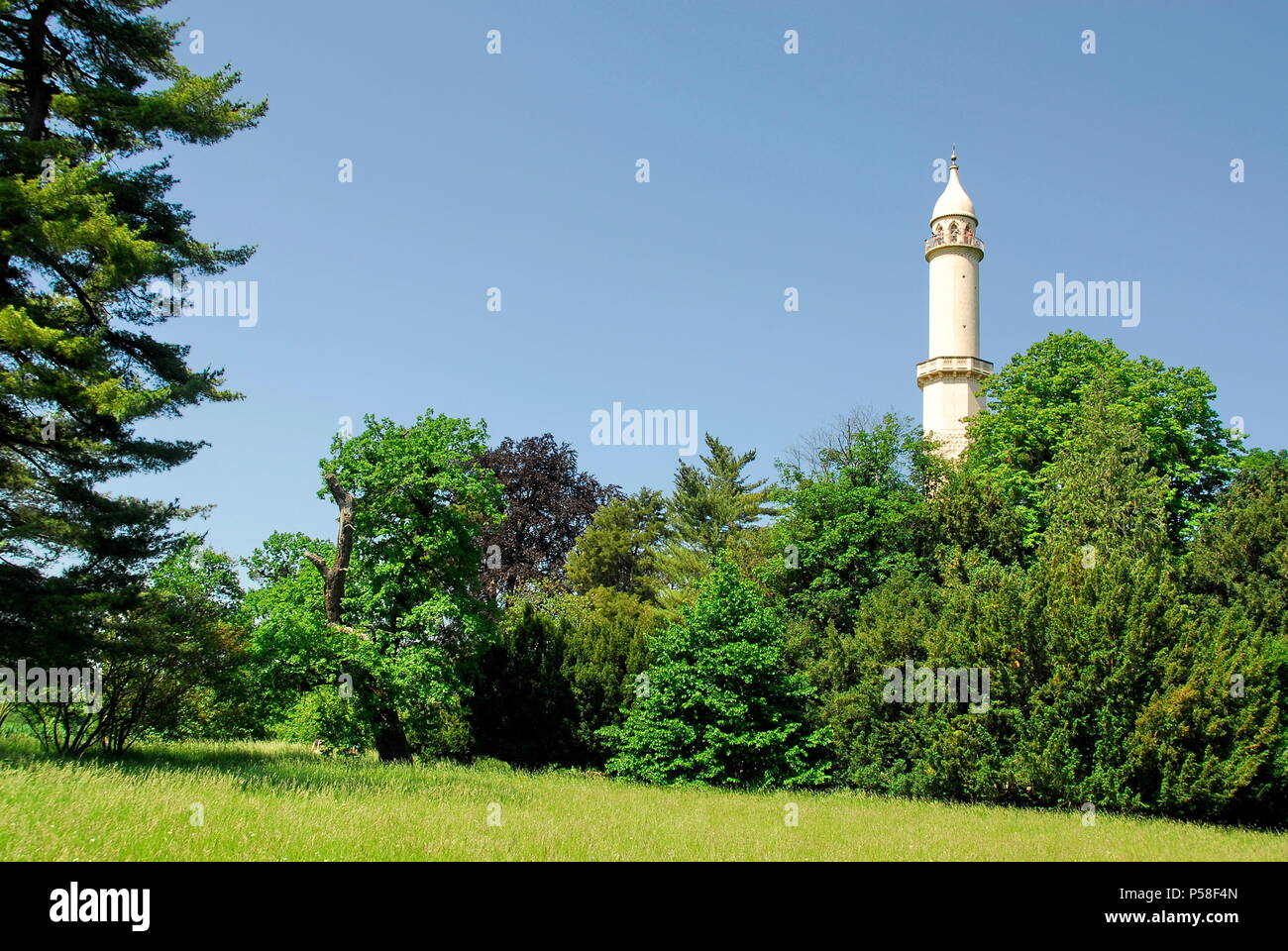 Das minarett in der Kulturlandschaft Lednice-Valtice Komplex in Südmähren, Tschechische Republik Stockfoto