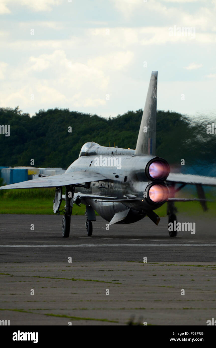 English Electric Lightning Jet Fighter. Demobilisierte RAF Royal Air Force Flugzeuge im Kalten Krieg. In Bruntingthorpe mit Blitz Erhaltung Gruppe Stockfoto