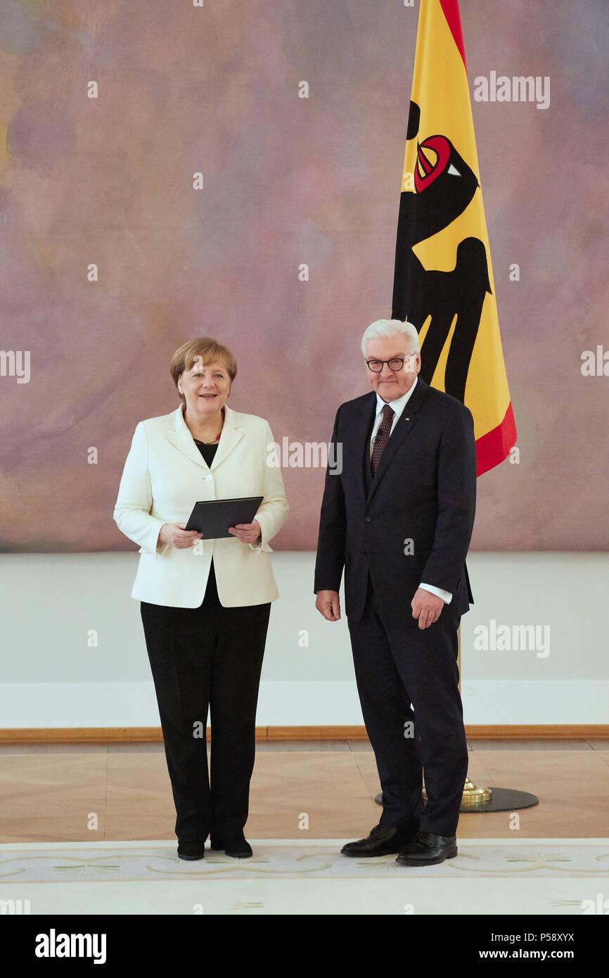Berlin, Deutschland - Ernennung von Bundeskanzler Dr. Ing. Angela Merkel durch den Bundespräsidenten Dr. Frank-Walter Steinmeier in der Großen Halle des Bellevue Palace. Stockfoto
