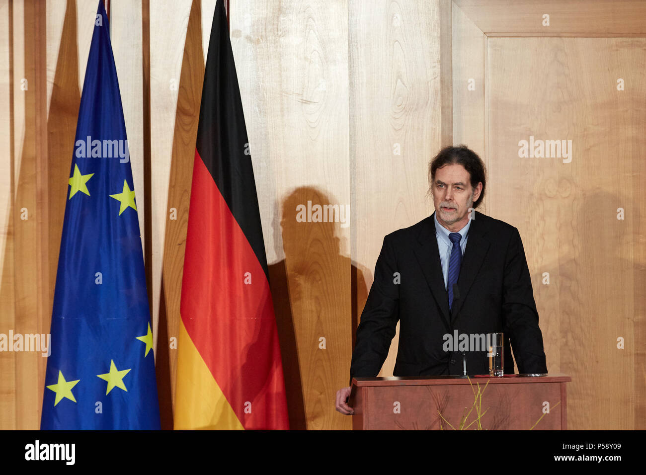 Berlin, Deutschland - Staatssekretär Walter J. Lindner hält eine Rede auf der Ministerkonferenz über den Wandel in der Welt Halle des Außenministeriums. Stockfoto