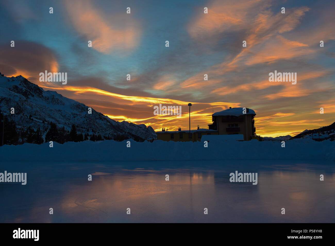 Sonnenuntergang in den Alpen Stockfoto