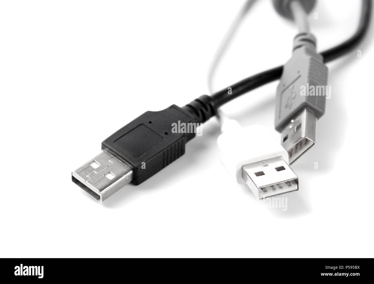 Einige usb-kabel auf weißem Hintergrund Stockfoto