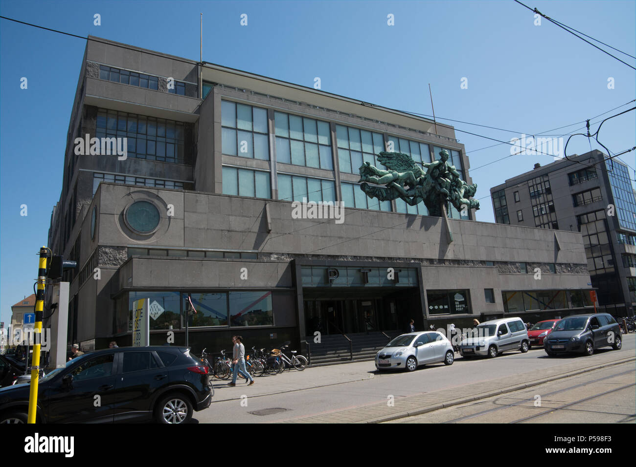 Die Grand modernistischen Gebäude, das früher die Post untergebracht und ist jetzt für kulturelle Veranstaltungen und die Cultuure Café bietet Stockfoto