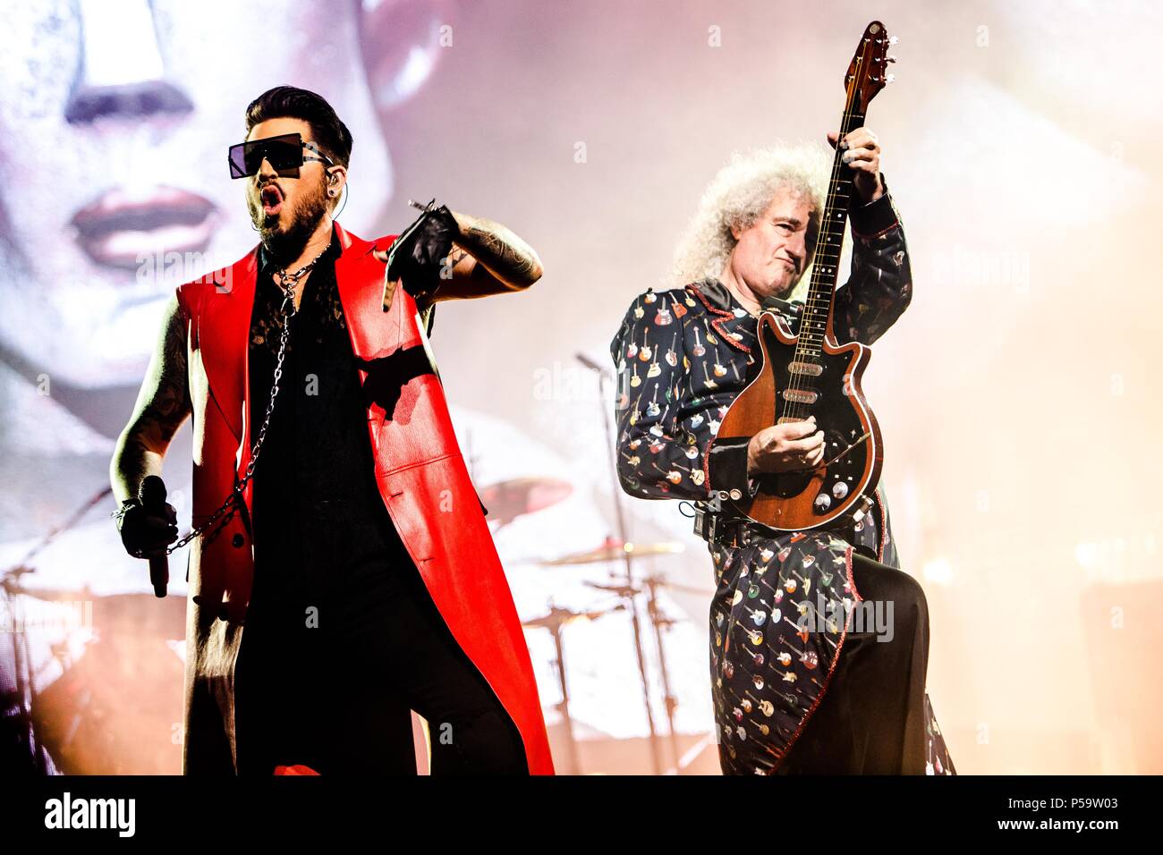 Mailand, Italien. 25. Juni 2018. QUEEN + Adam Lambert führt live auf der Mediolanum Forum in Milano, Italien, am 25. Juni 2018 Credit: Mairo Cinquetti/Alamy leben Nachrichten Stockfoto