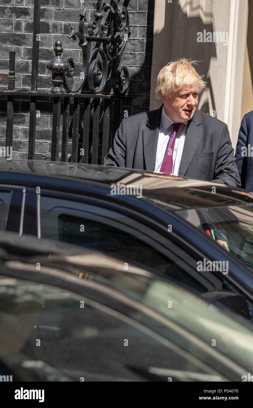 Vom 26. Juni 2018 in London, Boris Johnson Außenminister, Blätter Kabinettssitzung am 10 Downing Street, London Credit Ian Davidson/Alamy leben Nachrichten Stockfoto