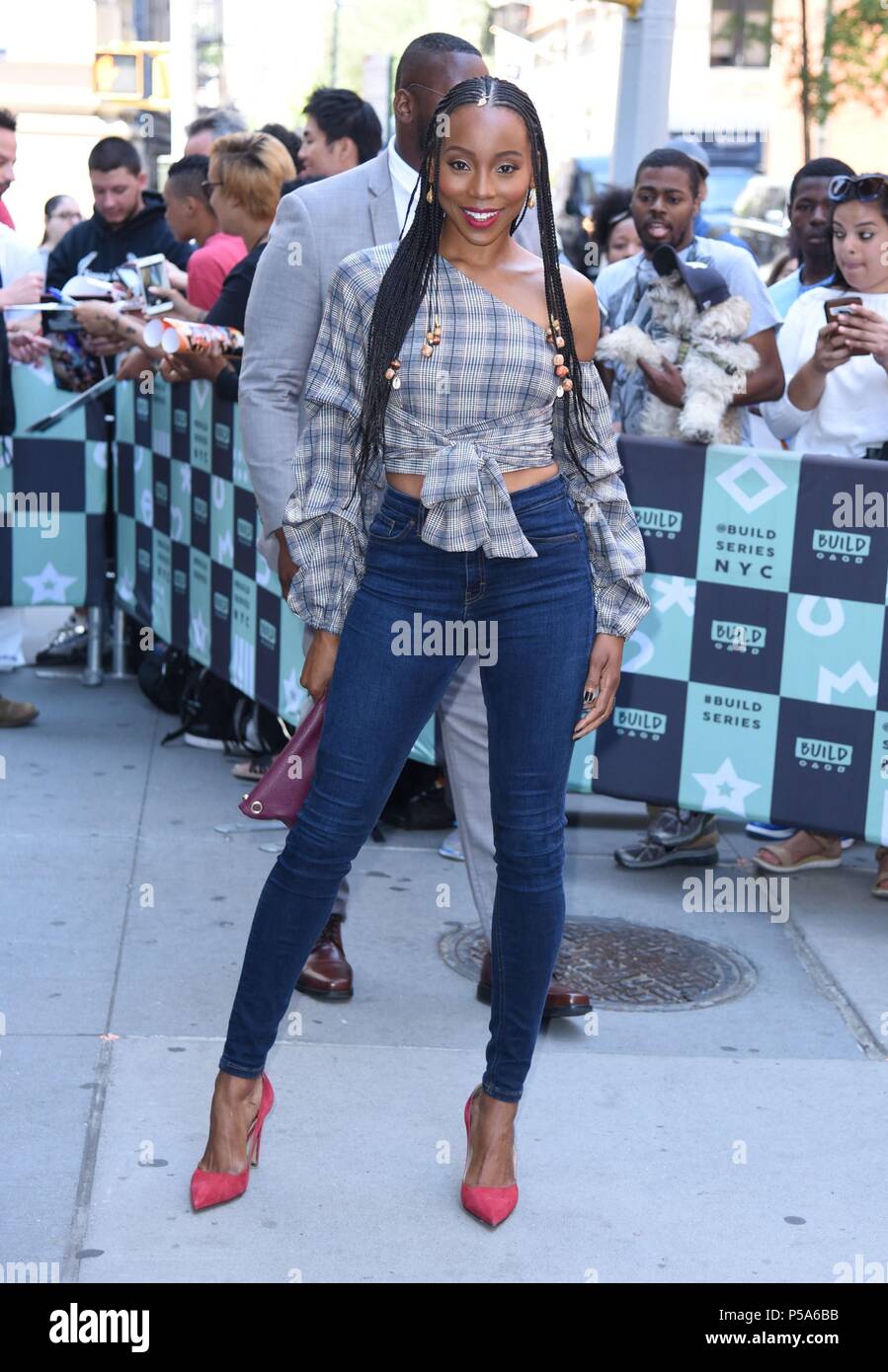 New York, NY, USA. 26 Juni, 2018. Erica Ash, am Bau reihe gesehen Onkel zog und etwa für Celebrity Candids - DI, New York, NY 26. Juni 2018 zu fördern. Credit: Derek Sturm/Everett Collection/Alamy leben Nachrichten Stockfoto