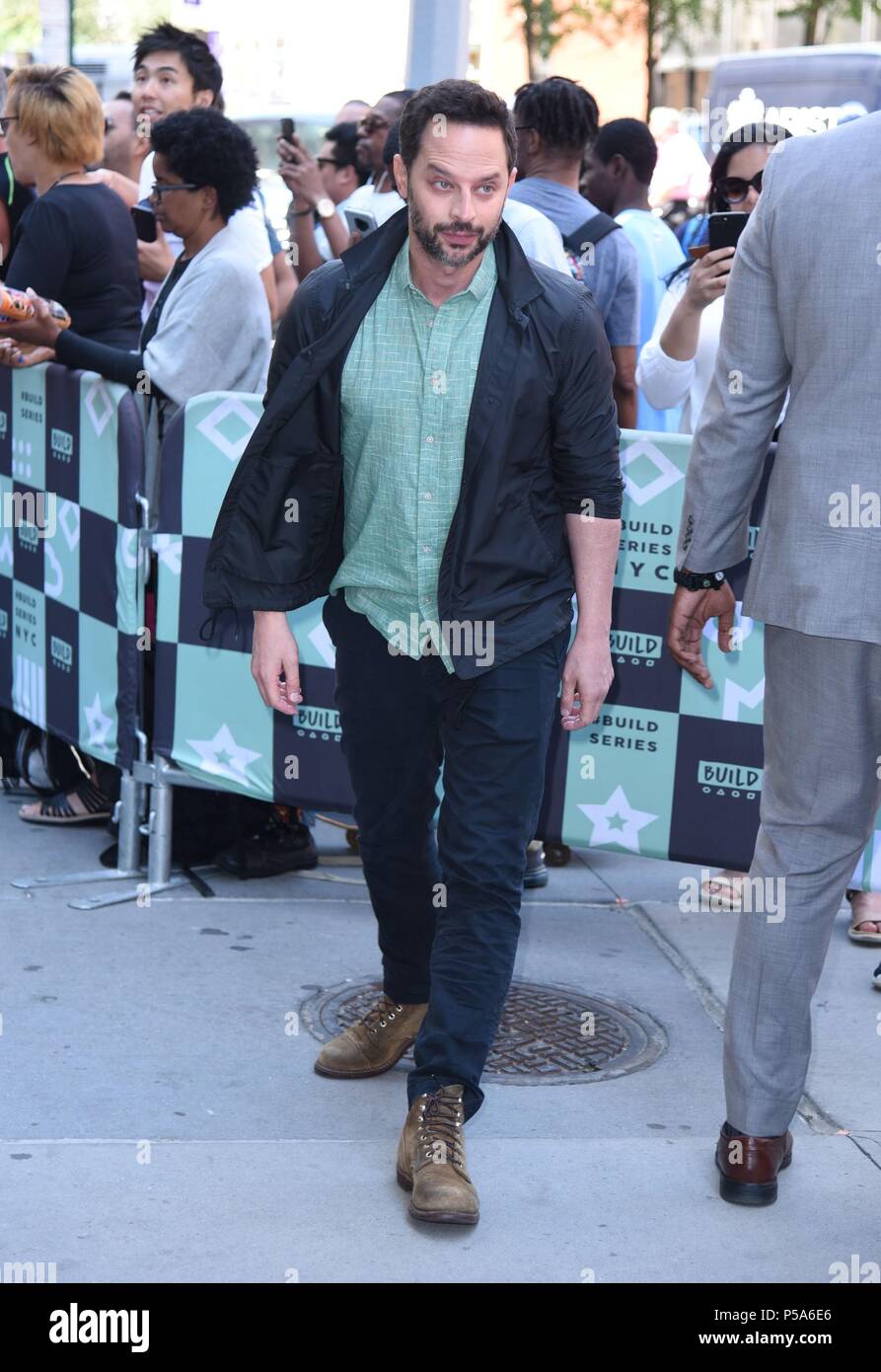 New York, NY, USA. 26 Juni, 2018. Nick Kroll, am Bau reihe gesehen Onkel zog und etwa für Celebrity Candids - DI, New York, NY 26. Juni 2018 zu fördern. Credit: Derek Sturm/Everett Collection/Alamy leben Nachrichten Stockfoto