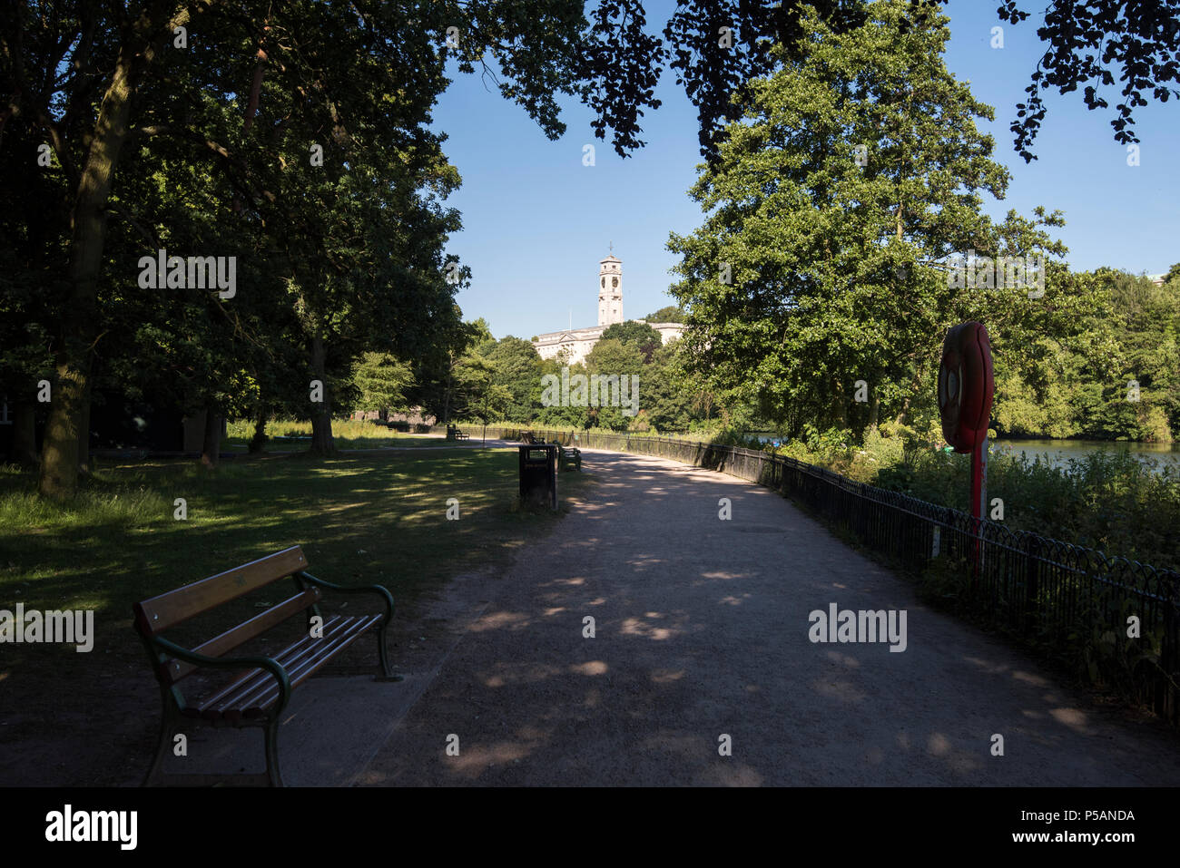 Lakeside Pfad an Highfields University Park in Nottingham, Nottinghamshire England Großbritannien Stockfoto