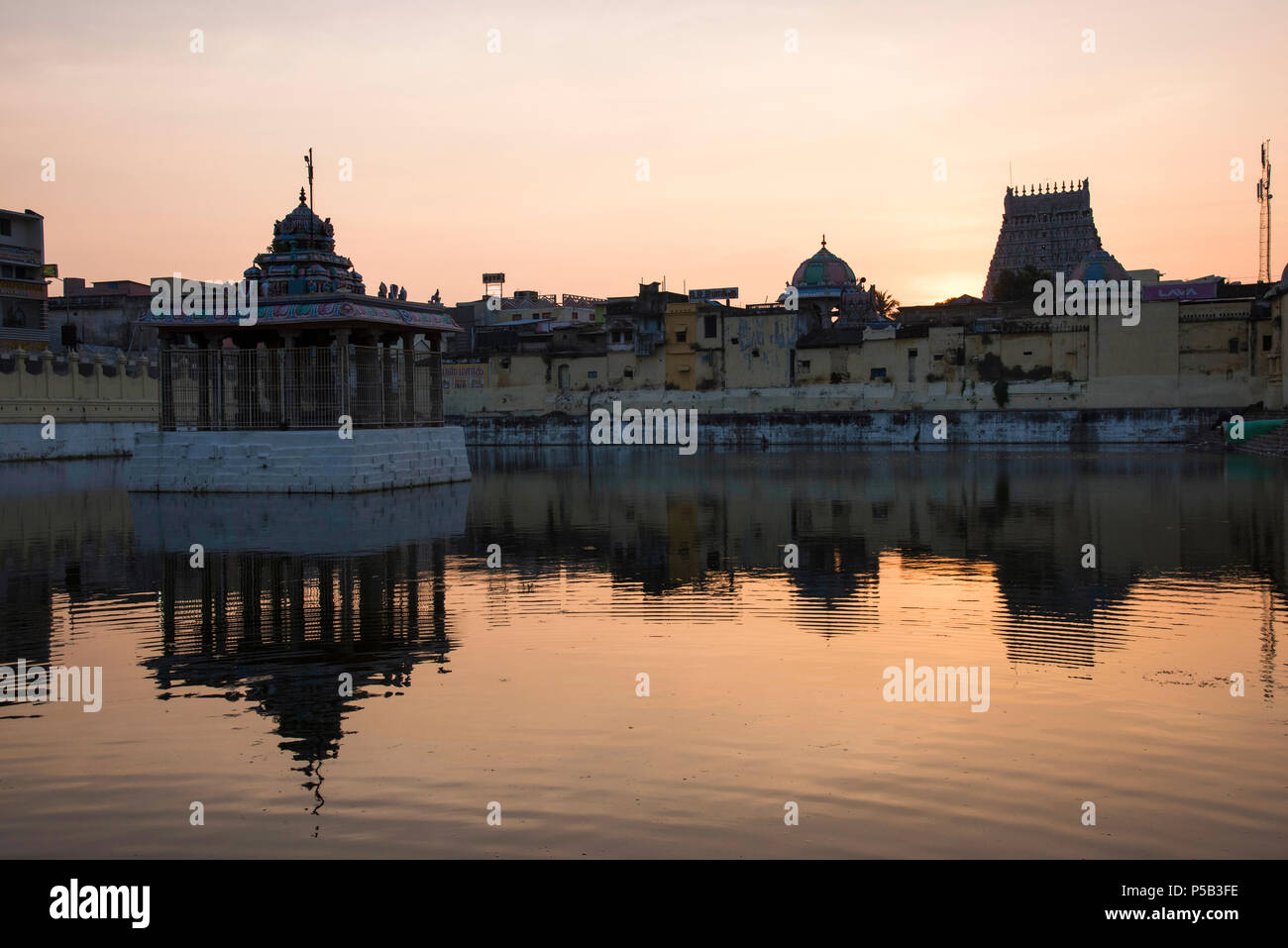 Sonnenuntergang an der Sarangapani Tempel, Kumbakonam, Tamil Nadu, Indien Stockfoto