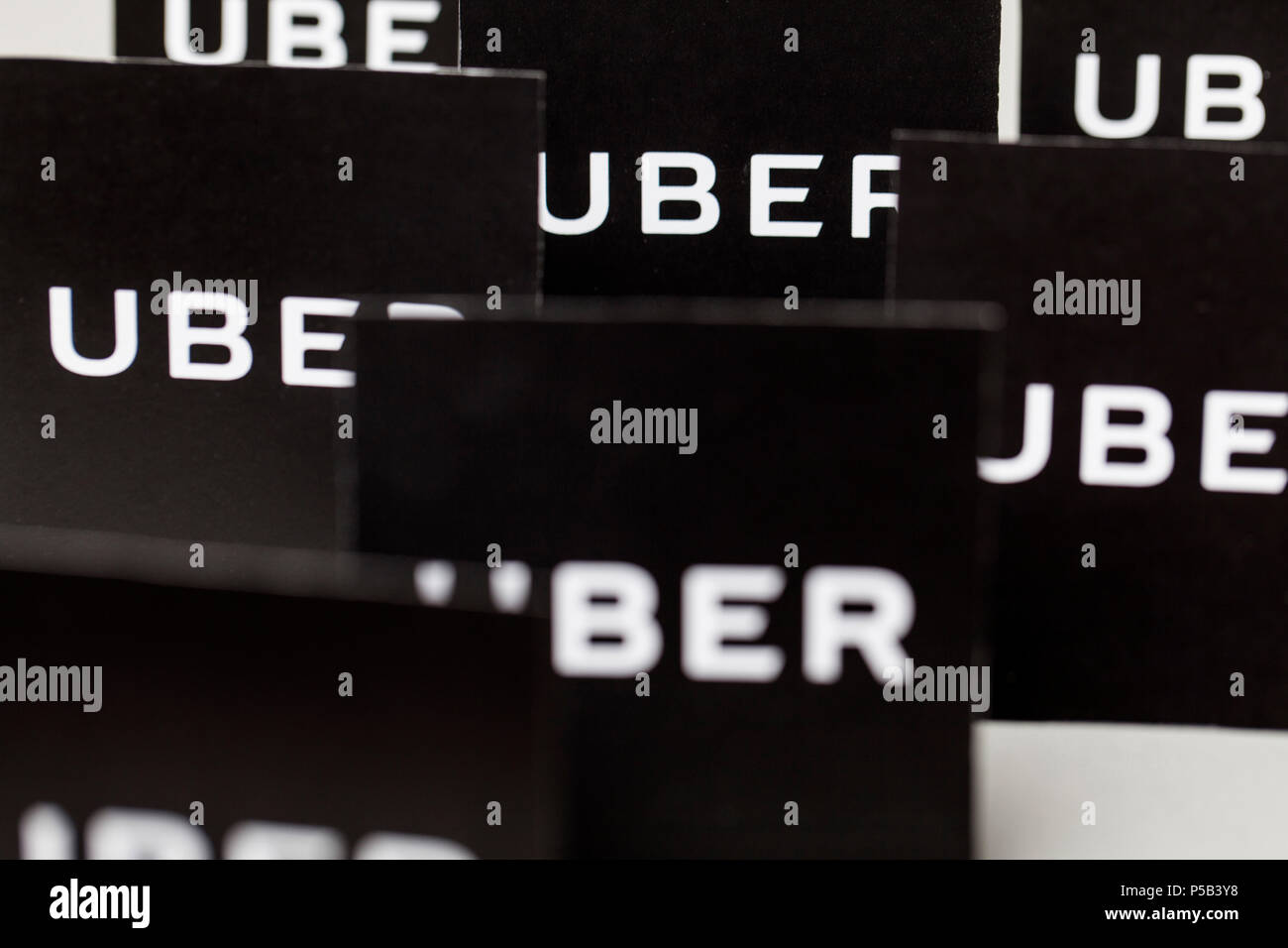 London, UK, 23. MÄRZ 2017: ein Foto des Uber Logo. Uber ist ein beliebter Stil taxi transport Service Anwendung, im Jahr 2009 gegründet. Stockfoto